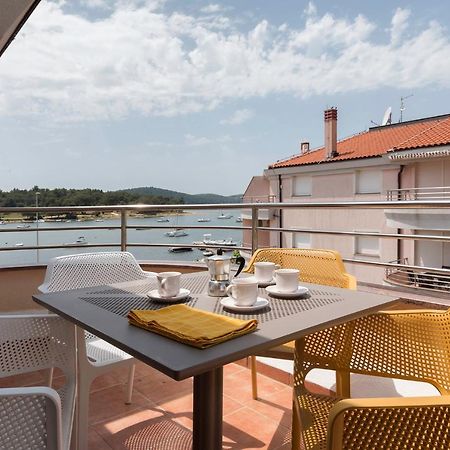 Seafront Apartment Gaby Μεντουλίν Εξωτερικό φωτογραφία