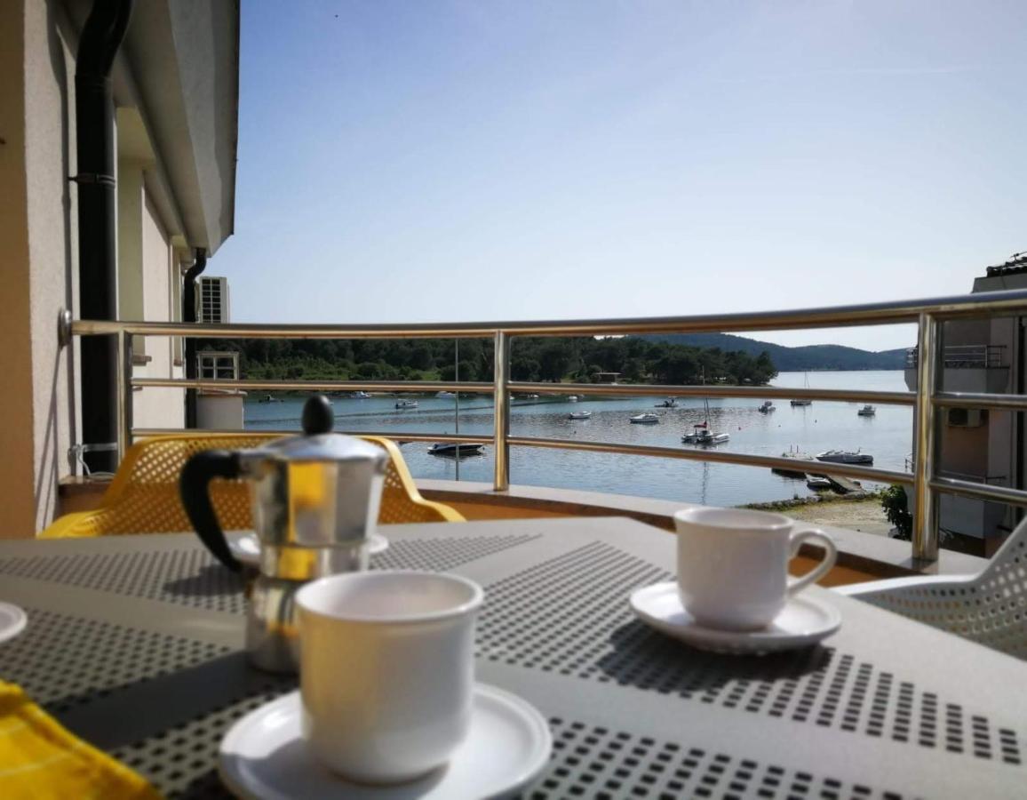Seafront Apartment Gaby Μεντουλίν Εξωτερικό φωτογραφία