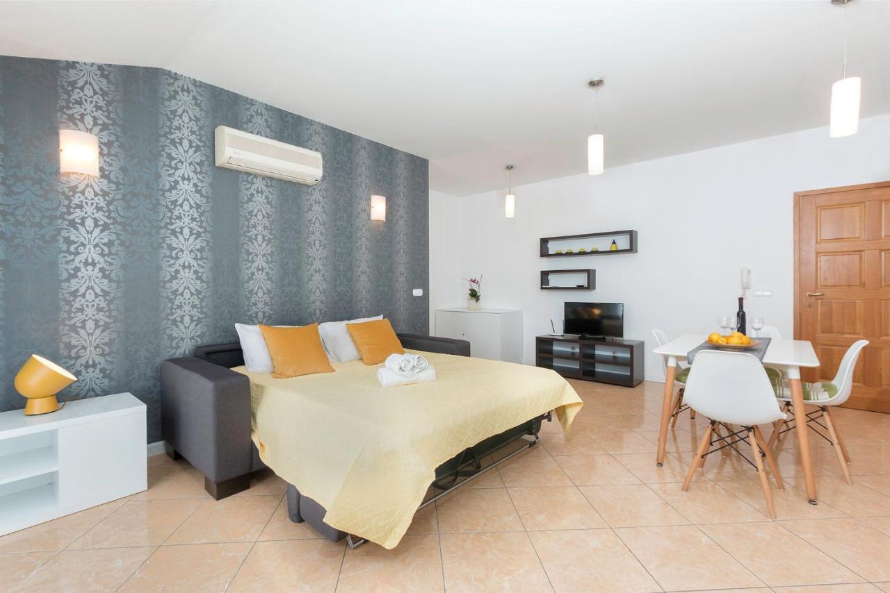 Seafront Apartment Gaby Μεντουλίν Εξωτερικό φωτογραφία